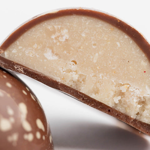 cashew crunch coconut Praline detail