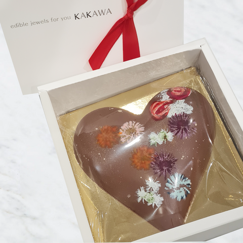 flower_heart_chocolate_gift_box